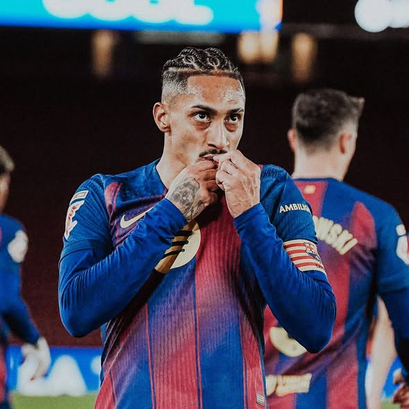 𝐁𝐑𝐄𝐀𝐊𝐈𝐍𝐆: Raphinha Returns from Injury as Flick Confirms Squad Boost