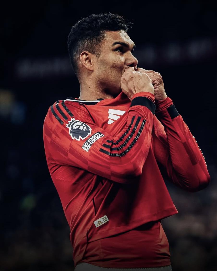 𝐁𝐫𝐞𝐚𝐤𝐢𝐧𝐠: Casemiro Set To Leave Man United
