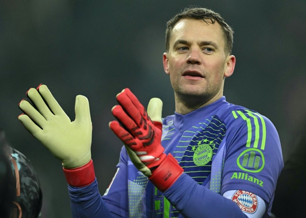 Manuel Neuer Stays - Legend Signs Until 2027