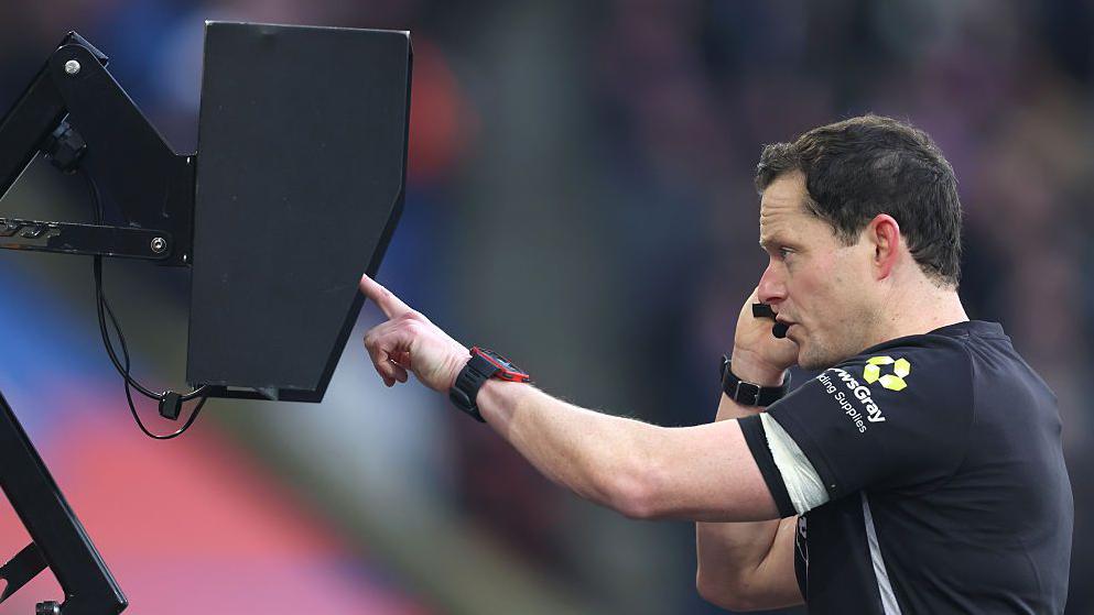 Premier League Set To Reject VAR Extension For Next Season — L'Equipe